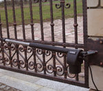 fot.FAAC naped do bramy skrzydłowej FAAC 414.jpg fot.FAAC naped do bramy skrzydłowej FAAC 414.jpg