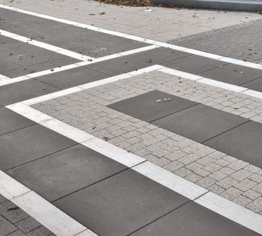 System Maxima firmy Libet – sprawdzony sposób na stylowy taras , Libet, Maxima, System Maxima, taras, projekt, aranżacja - Szlachetna forma, geometryczne kształty i elegancka, utrzymana w szarej tonacji kolorystyka to najkrótsza, a zarazem najbardziej precyzyjna charakterystyka sztandarowego produktu firmy Libet – Systemu Maxima z linii Libet Impressio. W tym roku do znanych i cenionych płyt tarasowych Maxima i Maxima Trio dołączyły dwie nowe propozycje: płyta Maxima Grande w rozmiarze XL oraz połyskująca drobinkami miki Maxima Lumino.