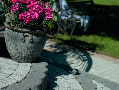Ogród zadbany w każdym szczególe – produkty z serii Libet Completto