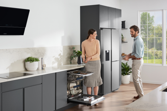  Dom, LIFESTYLE - Teraz, za sprawą trwającej promocji, przy zakupie wybranego modelu zmywarki Samsung, otrzymasz w prezencie zapas tabletek do zmywania i czyszczenia urządzenia, które wystarczą na cały rok użytkowania jednego urządzenia*.