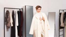 Wszystko, co musisz wiedzieć o szafie kapsułowej. Sprawdzone sposoby Kasi Sokoło Dom, LIFESTYLE - Konsekwentne budowanie szafy kapsułowej, której idea opiera się na minimalizmie i planowaniu. Jakie 5 elementów, zdaniem Kasi, powinno się w niej znaleźć?