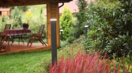 Idzie wiosna - zaplanuj aranżację ogrodu Dom, LIFESTYLE - Coraz dłuższe i cieplejsze dni sprawiają, że z niecierpliwością wyglądamy wszelkich oznak wiosny. Zanim jednak prace ogrodowe ruszą pełną parą, warto zastanowić się, jak chcemy zaaranżować przydomową przestrzeń i zaplanować kolejność działań.