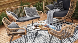 Meble na balkon i do ogrodu – najmodniejsze rozwiązania dla każdego Dom, LIFESTYLE - Maj to doskonały moment na zaaranżowanie wygodnego, przytulnego tarasu lub balkonu i stworzenie funkcjonalnej strefy relaksu tuż przy domu. Podpowiadamy, jak w modny i przystępny cenowo sposób urządzić taką przestrzeń, dopasowując meble do swoich potrzeb.