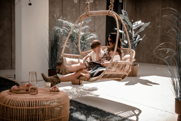  Dom, LIFESTYLE - Decyzja, walizka, paszport, bilet, kilkanaście godzin i już jesteśmy na dalekiej wyspie... Plaża, palmy, ocean… Coś, co jeszcze niedawno było możliwe do realizacji, dziś często pozostaje w sferze niespełnionych marzeń.