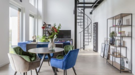 Minimalizm z industrialną nutą w podwarszawskim Józefosławiu Dom, LIFESTYLE - Nowoczesny, loftowy, pełen odważnych rozwiązań… Tak można opisać dom w Józefosławiu, w którym zamieszkała rodzina z dwójką dorastających synów. Za realizację odpowiedzialna była pracownia Decoroom.