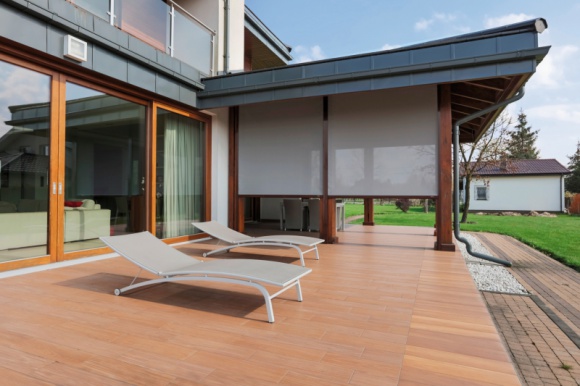 Dom, LIFESTYLE - Lato bywa niezwykle gorące, a przez to i męczące. Nie brakuje zdań, że łatwiej uchronić się przed zimnem, niż przed upałami… Aby skutecznie i smacznie poradzić sobie ze skwarem i spiekotą, warto sięgnąć po niosące orzeźwienie chłodniki.