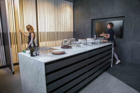 Nowy showroom Laminam w Poznaniu. Zobacz spieki kwarcowe w wielkim formacie!