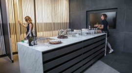 Nowy showroom Laminam w Poznaniu. Zobacz spieki kwarcowe w wielkim formacie! Dom, LIFESTYLE - 100 metrów kwadratowych i 5 metrów wysokości, a w tej przestrzeni nowoczesna ekspozycja spieków kwarcowych włoskiej marki Laminam. Warto się tu wybrać, by poznać dostępne wzory, ale także zgłębić (nie zawsze oczywiste) możliwości zastosowania ich w apartamencie czy domu.