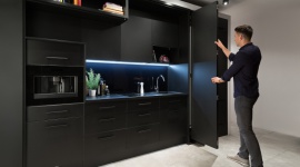 Inteligentna kuchnia – nowoczesne rozwiązania dla wymagających Dom, LIFESTYLE - Co trzeci Polak budujący dom wyposaża go w inteligentne systemy sterowania. Pakiety smart home chętnie udostępniają także deweloperzy. Część z rozwiązań technologicznych z powodzeniem można zastosować w kuchni. Podpowiadamy, na które pomysły warto szczególnie zwrócić uwagę.