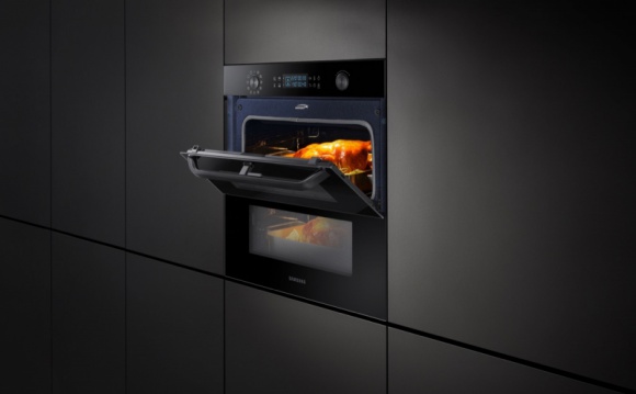  Dom, LIFESTYLE - W ostatnim odcinku programu MasterChef, znany i ceniony kucharz Filip Marcinkiewicz, zaprezentował swoje niezwykłe umiejętności przygotowując autorskie potrawy w piekarniku Samsung Dual Cook Flex™