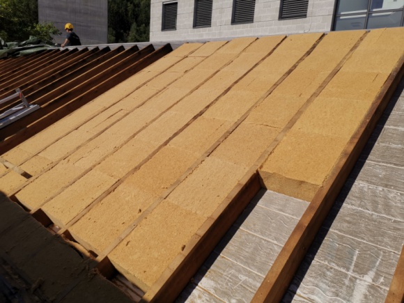 Dom, LIFESTYLE - Ukryta wewnątrz przegród budynku warstwa termoizolacji ma kluczowe znaczenie dla jego trwałości, wydajności energetycznej i komfortu cieplnego użytkowników.