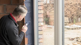 Wymiana drzwi zewnętrznych z ciepłym montażem Dom, LIFESTYLE - Nieszczelne drzwi zewnętrzne mogą być przyczyną dużych strat ciepła w naszym domu. Firma Soudal proponuje energooszczędne rozwiązania, które umożliwiają szybki i profesjonalny montaż nowej stolarki drzwiowej nawet w starym budynku.