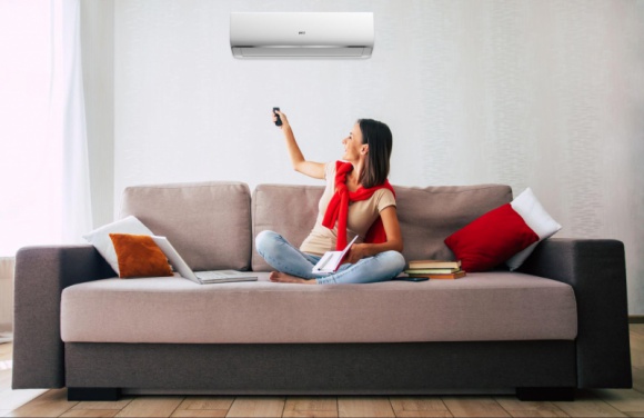  Dom, LIFESTYLE - Współczesne klimatyzatory to urządzenia wielofunkcyjne, dzięki czemu można z nich korzystać przez cały rok. W okresie jesienno-zimowym pozwalają między innymi zadbać o dobrą jakość powietrza w pomieszczeniach.