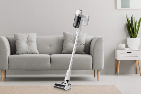 Dom, LIFESTYLE - Na generalne grudniowe porządki Hisense przygotował specjalną propozycję - nowe bezprzewodowe i bezworkowe odkurzacze typu handstick Hi-Move IV. Dzięki specjalnej budowie i wyposażeniu w wiele końcówek, odkurzanie jest wygodne nawet w najmniejszych zakamarkach.