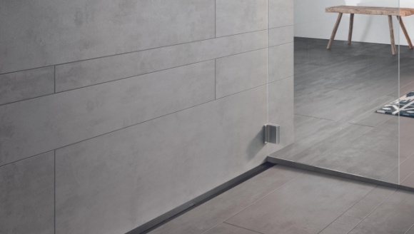 Dom, LIFESTYLE - W aranżacji wnętrz czerń to jedna z najbardziej popularnych barw ostatnich lat. I chociaż jako główny kolor wyposażenia może stanowić propozycję zbyt odważną, w roli eleganckiego, a zarazem funkcjonalnego detalu sprawdza się znakomicie.