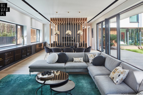 Dom, LIFESTYLE - W odróżnieniu od innych, doskonale znanych, projektów warszawskiej pracowni 81.WAW.PL, tym razem architekci zaprojektowali wnętrze gotowego już domu na Bielanach.