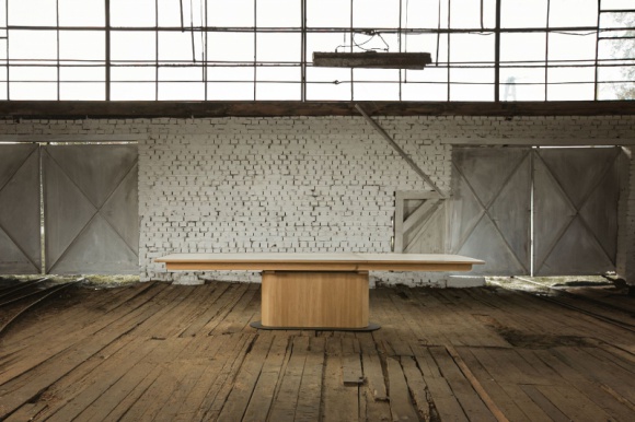 Dom, LIFESTYLE - Prawdziwe piękno powstaje dzięki pasji tworzenia, a MILONI z drewna potrafi wydobyć to, co najlepsze. Zlokalizowaną w samym sercu Kaszub polską manufakturę, prowadzoną przez Mateusza Nowotnika wraz z żoną Magdą, poznaliśmy dzięki wytwarzanym ręcznie stołom.