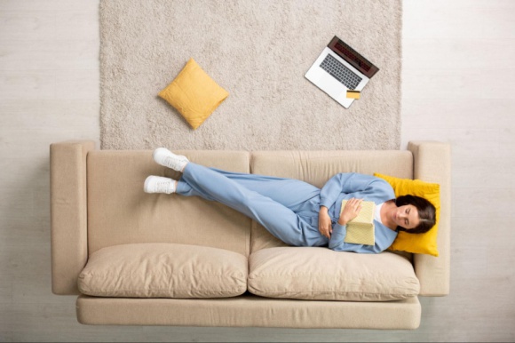 Dom, LIFESTYLE - W tym tekście wyjaśniamy, jakie korzyści przyniesie włączanie klimatyzatora także w sezonie grzewczym.