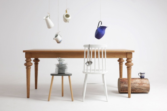 Dom, LIFESTYLE - Stół, który obecnie jest podstawowym wyposażeniem domu, znany jest na świecie od co najmniej VII w. p.n.e. W dawnych czasach tworzono go z płaskiej płyty kamiennej lub drewna i wspierano na trzech nogach lub filarze.